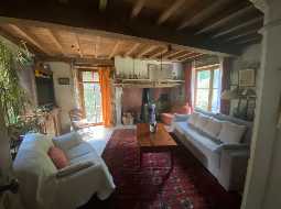 Superb 17th century Bearnaise farm in the heart of the Jurancon wine region just 20 minutes from Pau